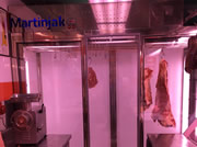 Refrigerated display case for meat
