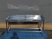 Table with three edges and drain