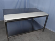 Inox stol otvoreni s plastičnom pločom, bez ruba, s podnicom - inox
